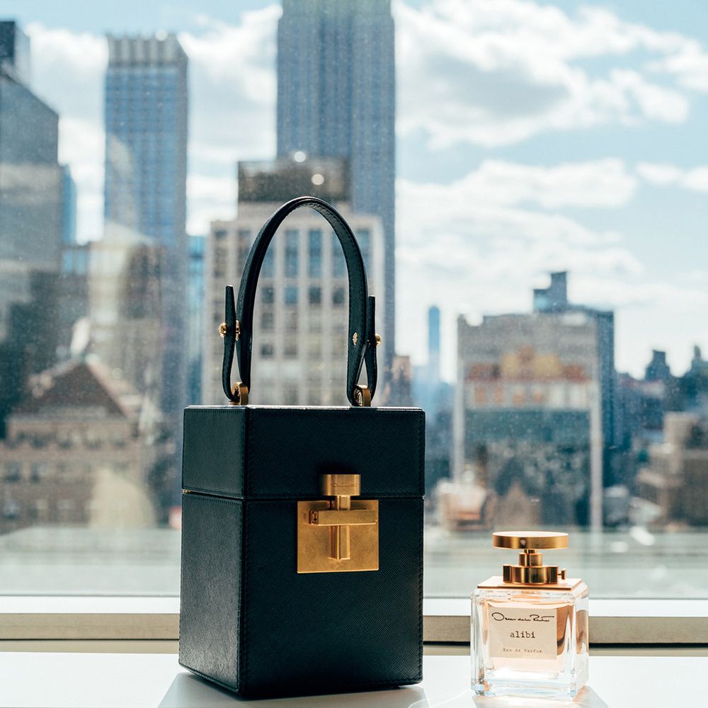 Alibi Eau de Parfum - Oscar de la Renta - Gallery 3