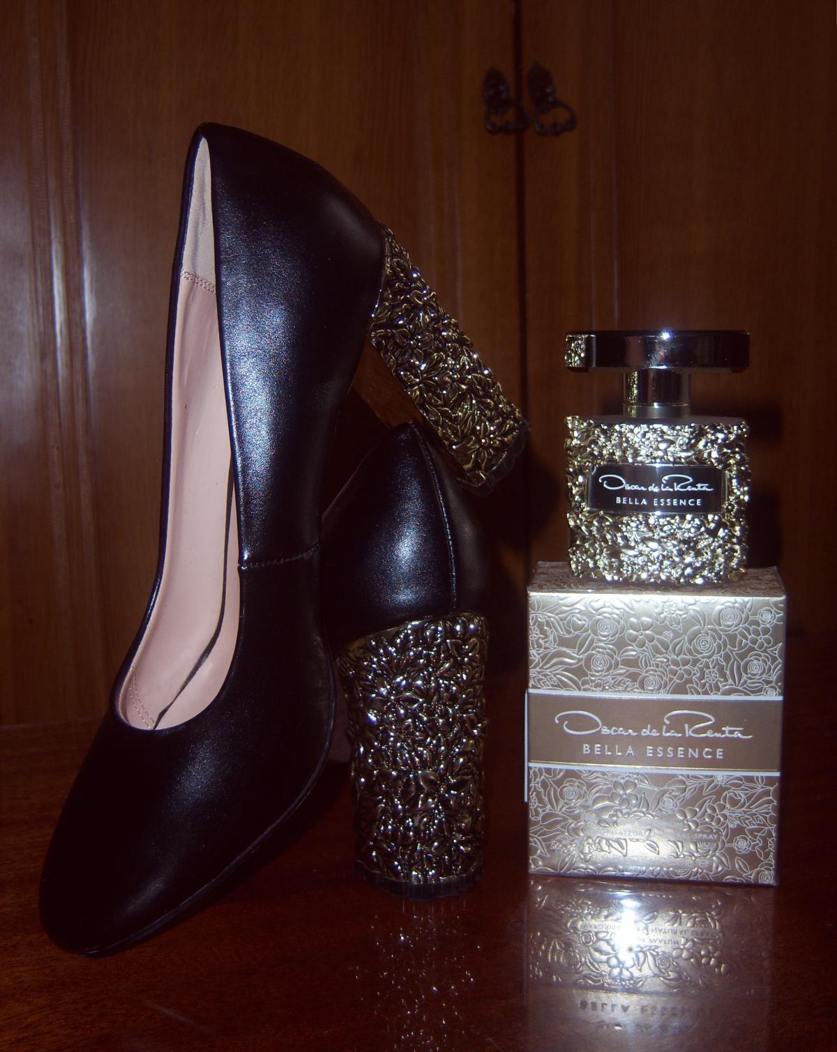 Bella Essence - Oscar de la Renta - Gallery 1