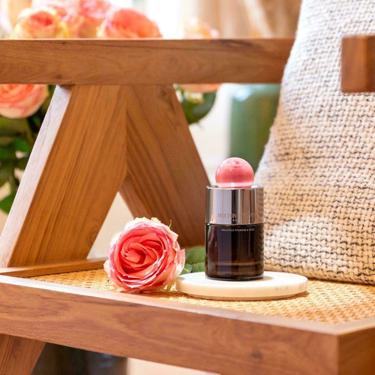Delicious Rhubarb & Rose Eau de Parfum - Molton Brown - Gallery 2