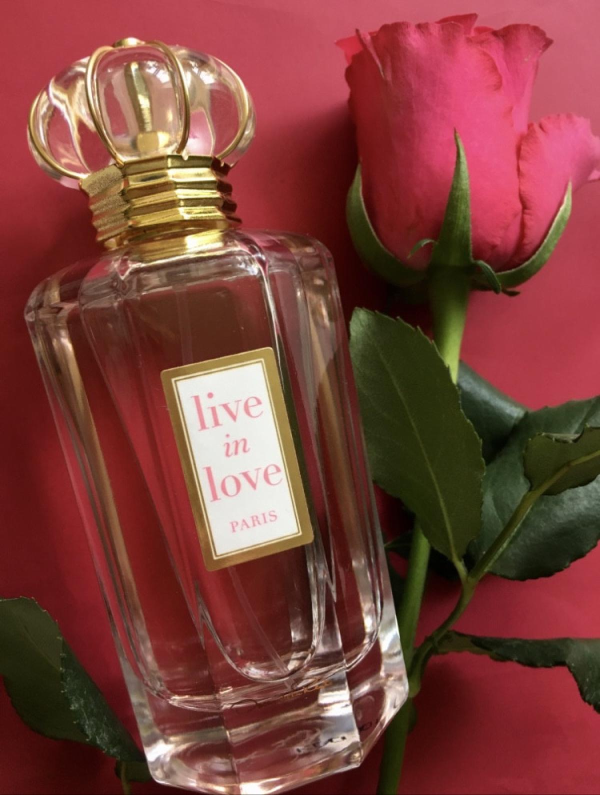 Live In Love Paris - Oscar de la Renta - Gallery 1