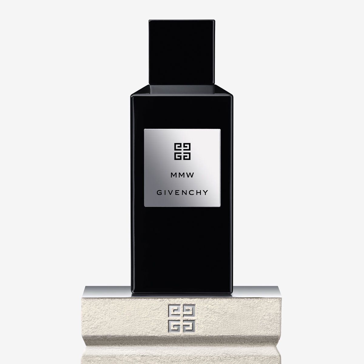 MMW - Givenchy - Gallery 1