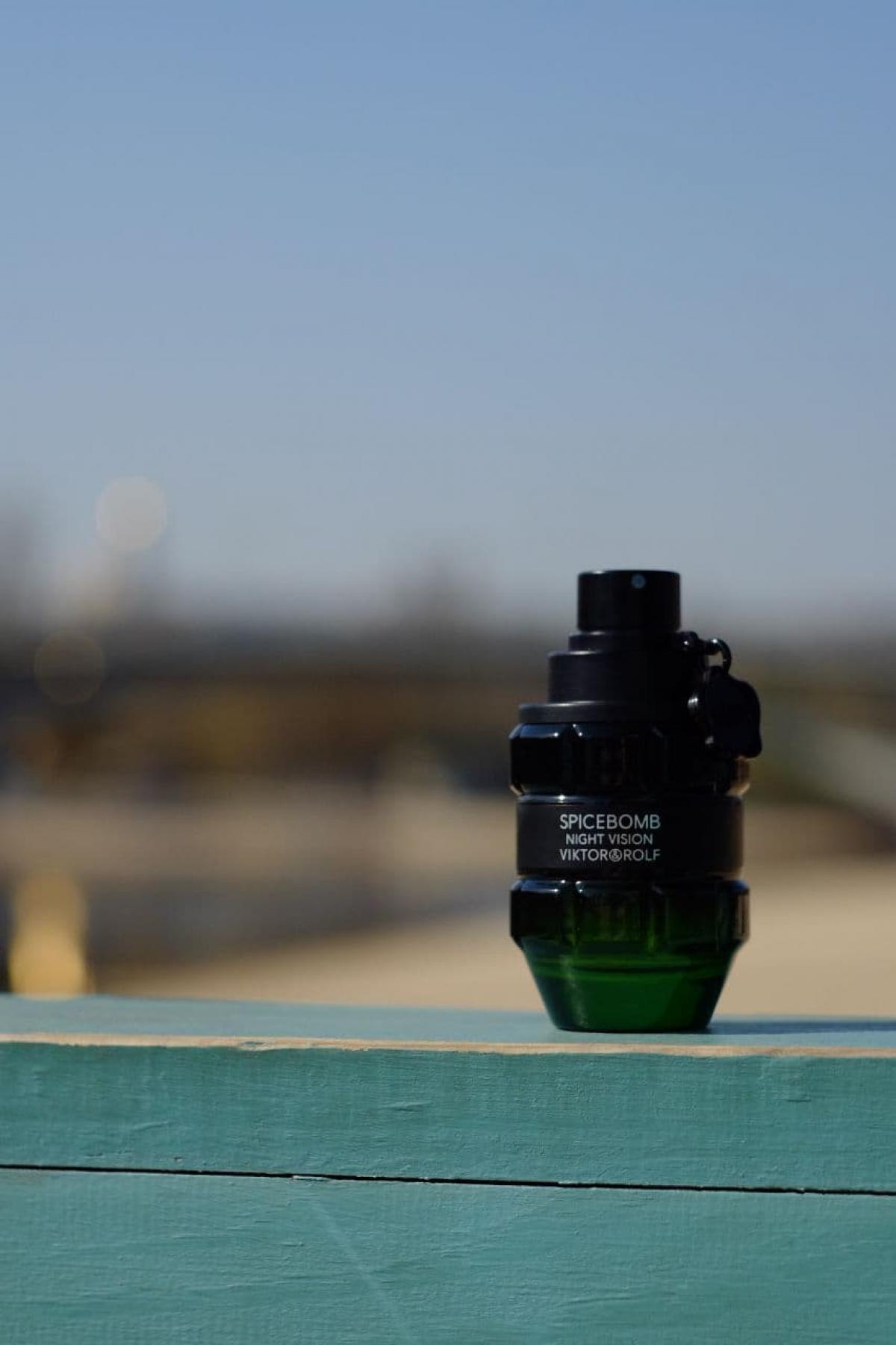 Spicebomb Night Vision Eau de Toilette - Viktor&Rolf - Gallery 2